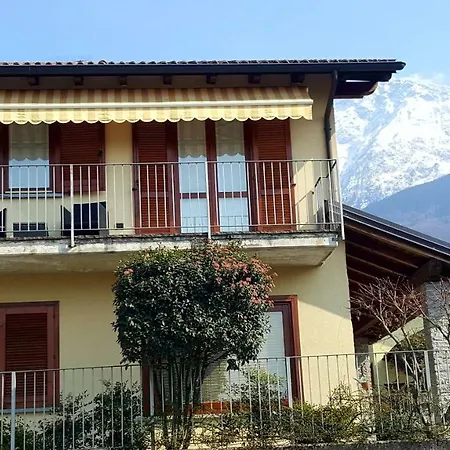 A Due Passi Dalla * Колико