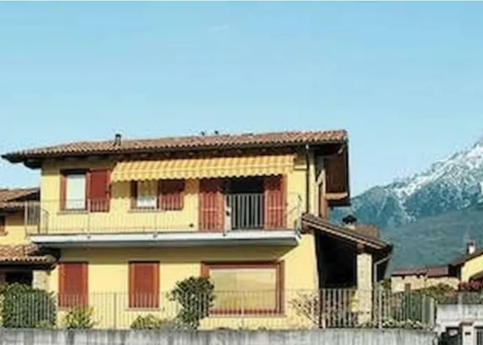 A Due Passi Dalla * Colico